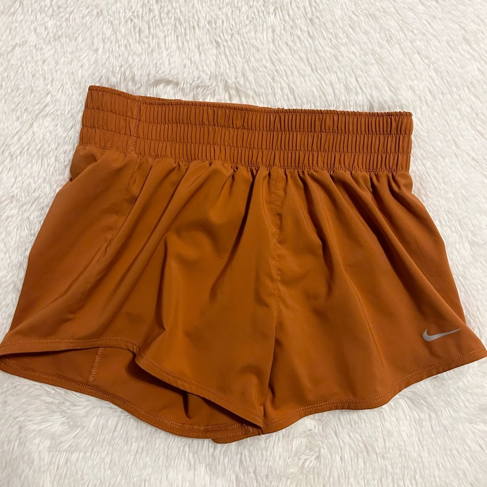 Nike One Women’s Dri-FIT Mid-Rise Brief-Lined Shorts - Picture 14 of 17